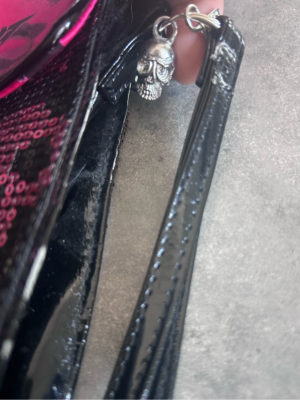 🖤 Iron Fist – Pochette/Wristlet Y2K Rare Rose & Noir 💀 - Picture 3 of 6